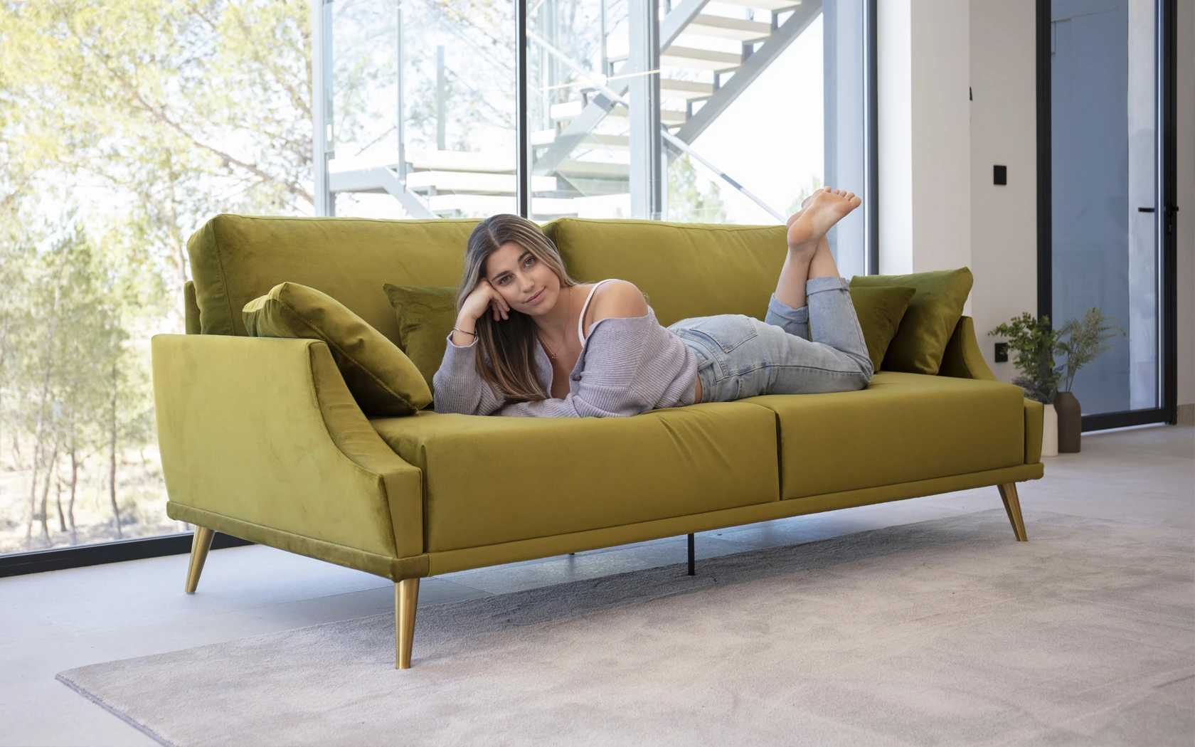 Korinto sofa terciopelo verde y dorado