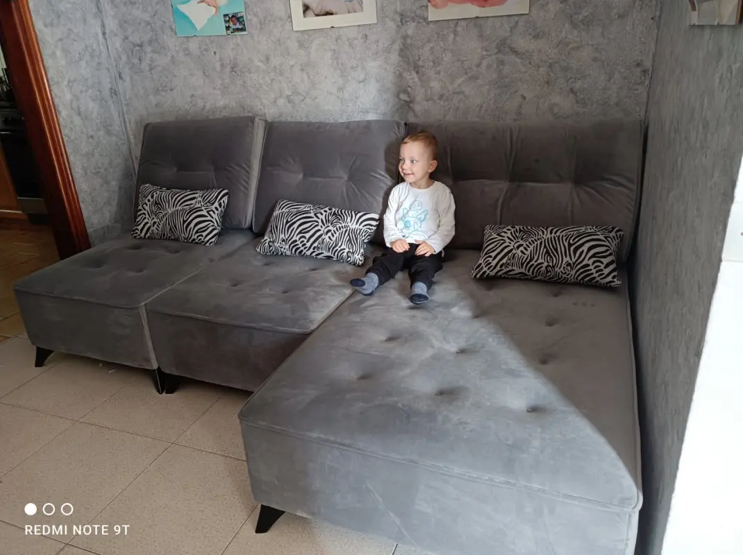 Que sofá más grande!