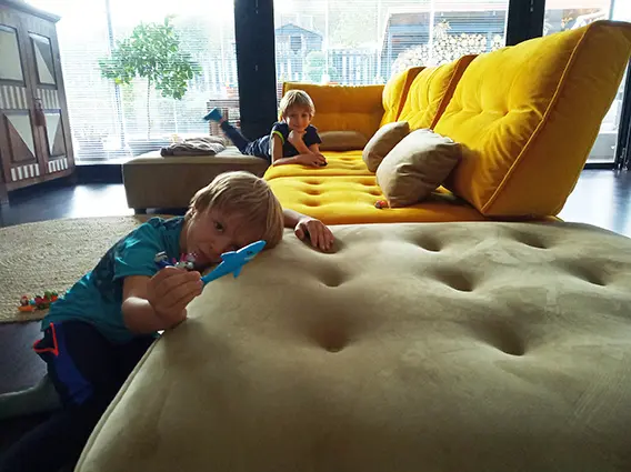 Un sofá para crecer juntos