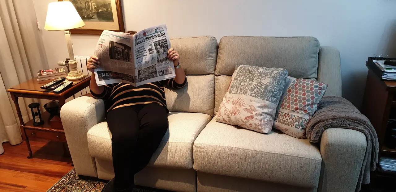 LECTURA EN EL SOFA