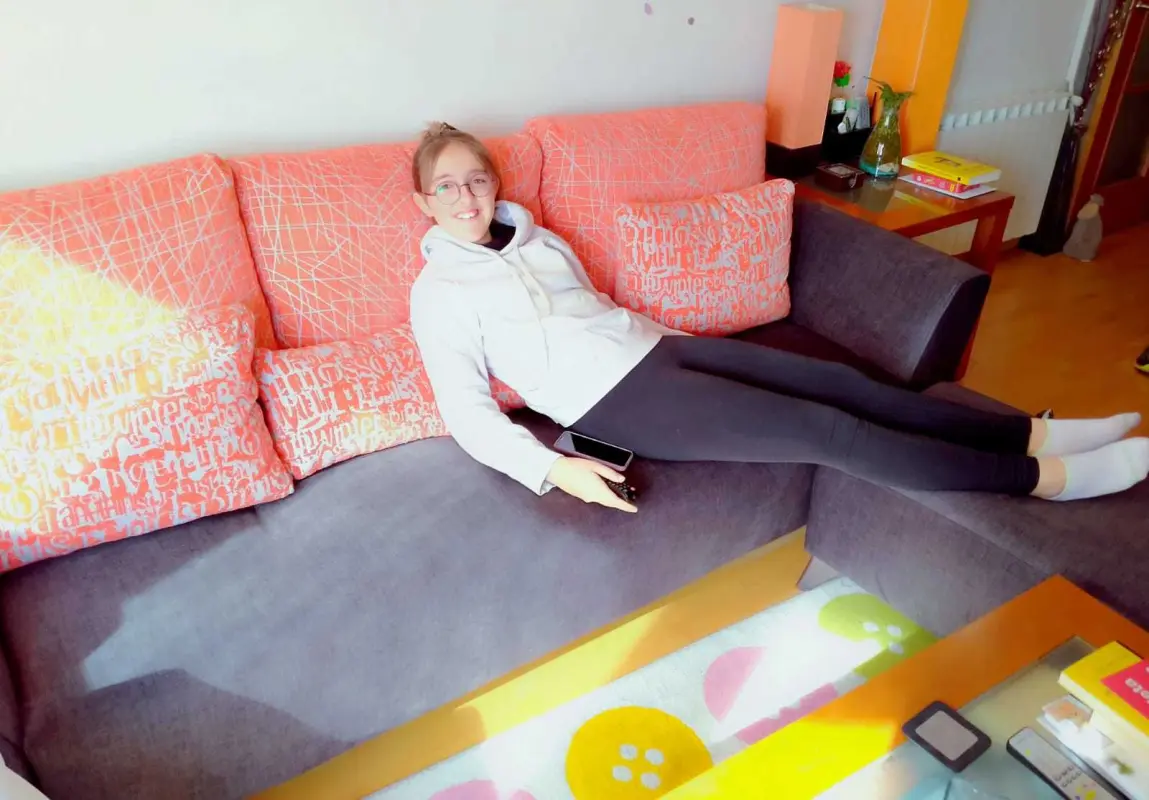 Disfrutando del sofá