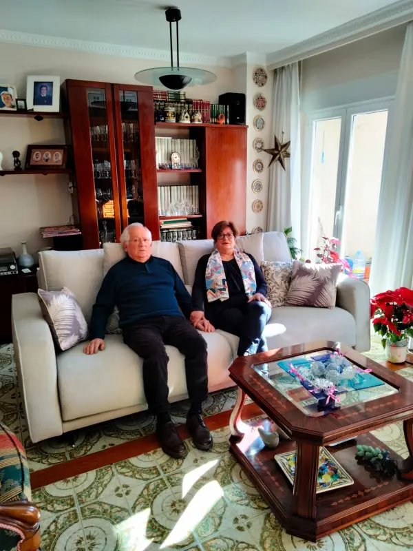 Pepe y Mari a Tere y su sofá!