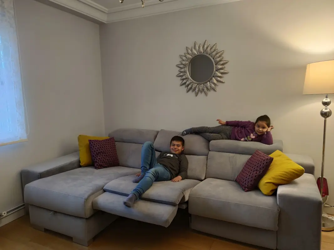 Gozando de un buen sofá
