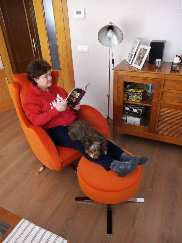Esther y su perrita