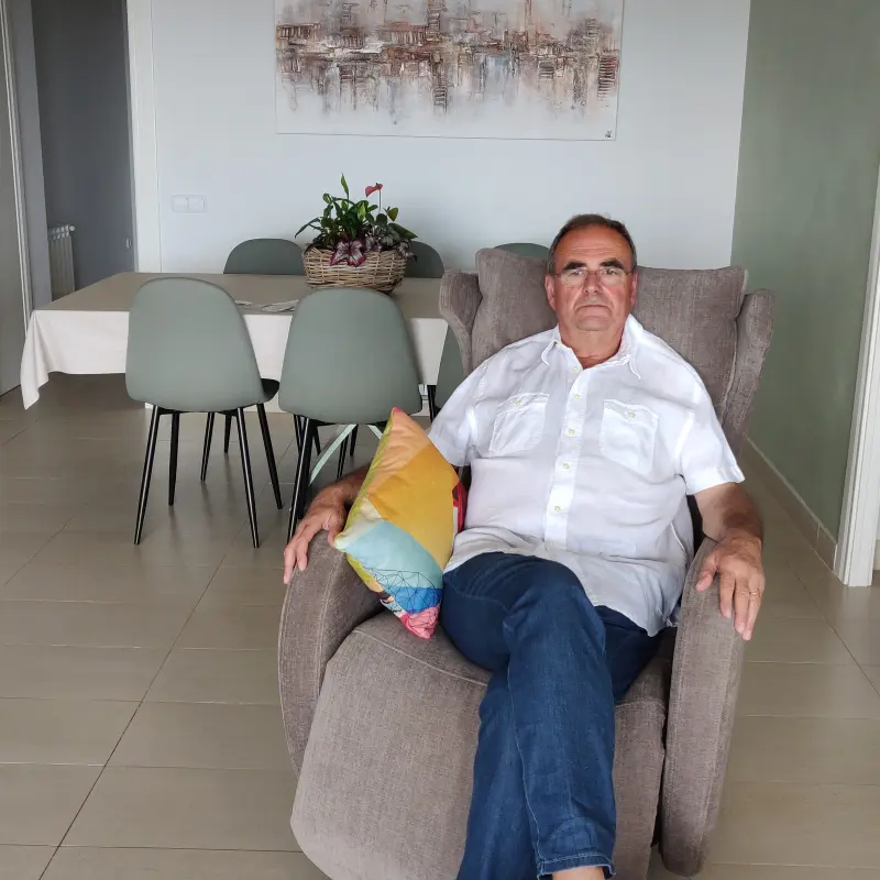 Disfrutando de la butaca Kim