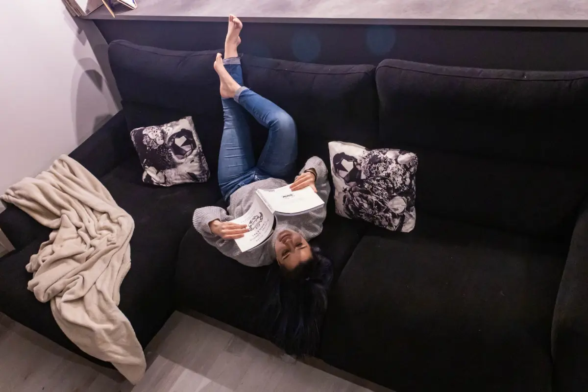 Leyendo en mi nuevo Fama Living!