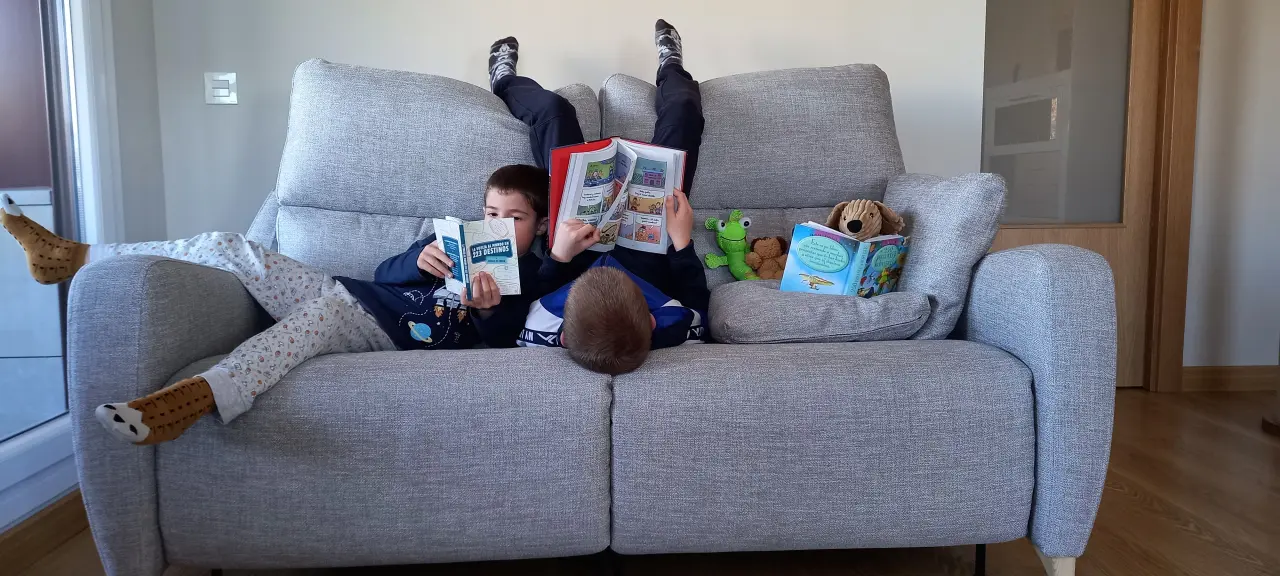 En sofá fama mejor que en la cama