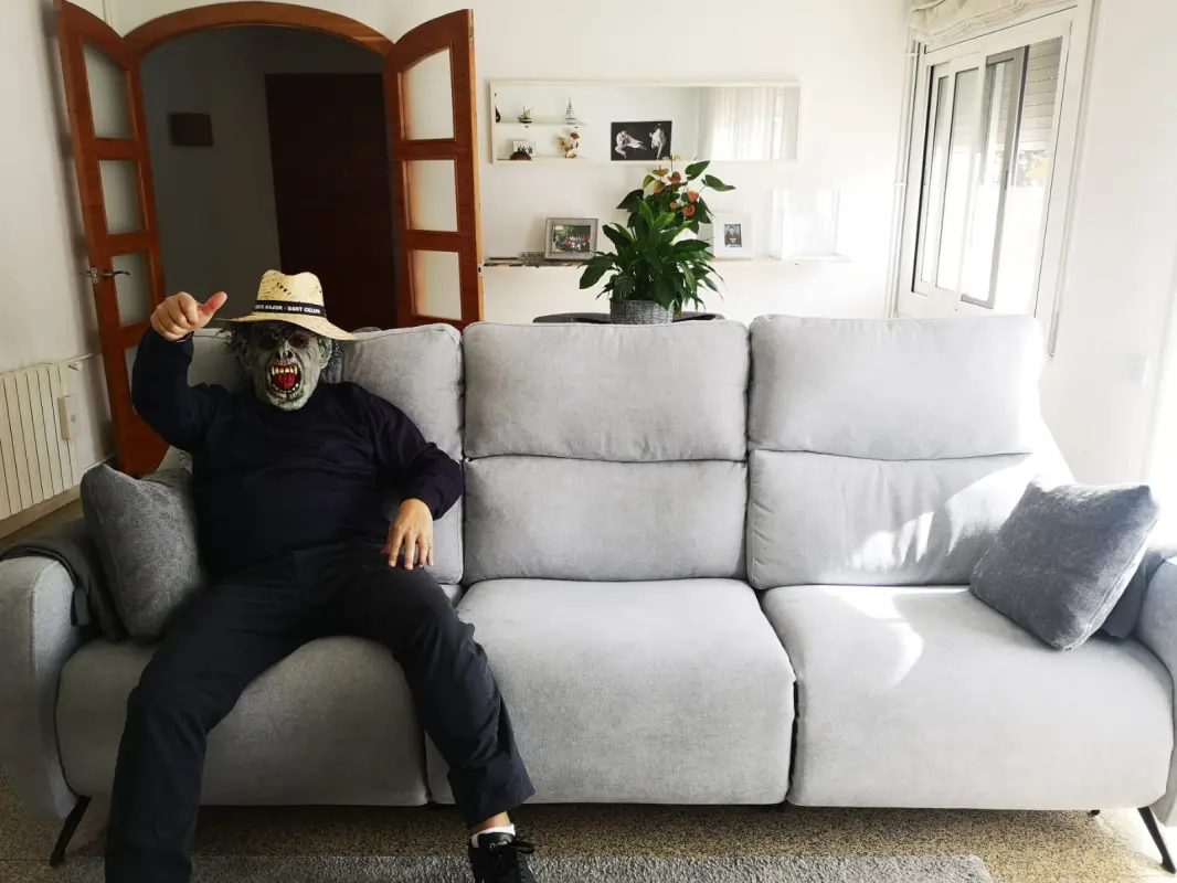 El monstruo del sofá