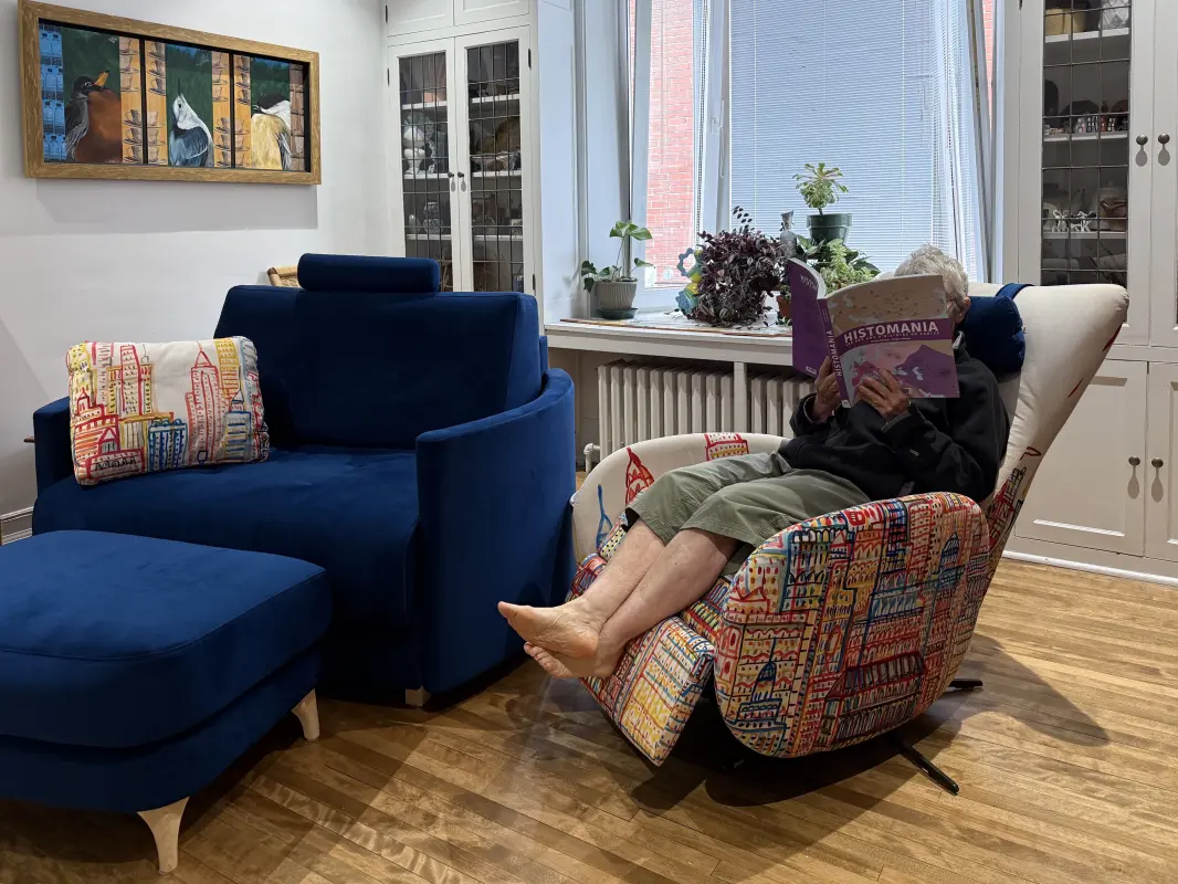 Anne reading