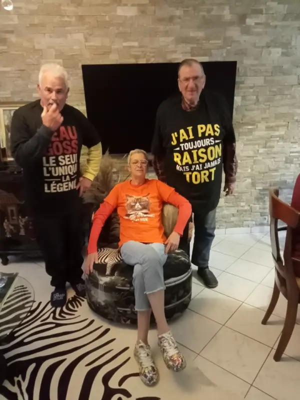 un  zèbre peut en cacher trois  autres!!!