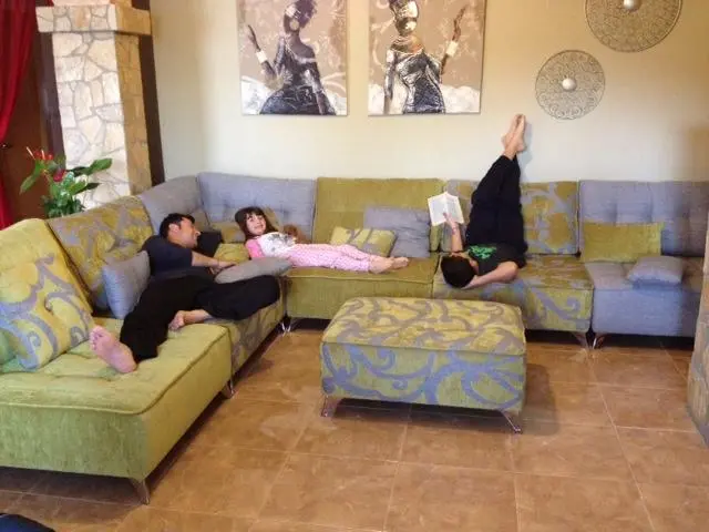 NUESTRO SOFA... PARTE DE LA FAMILIA.