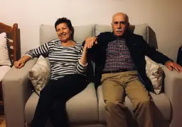 Diafrutando de nuestro nuevo sofa!