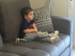 El rey de la casa en su trono