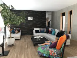 inauguration canapé avec petits enfants