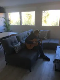 Guitarreando en mi Fama