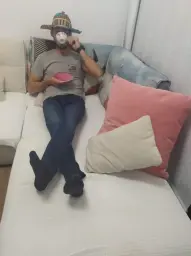 Con Fama no hace falta cama!