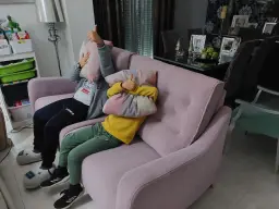 Nos lo pasamos genial con este bonito sofá!!