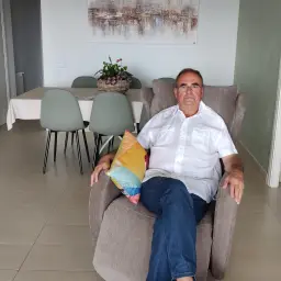 Disfrutando de la butaca Kim