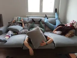 Atrapadas en el sofá