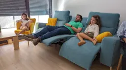 Voy a acostarme que esta gente quiere irse