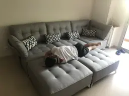 ESTRENANDO SOFÁ