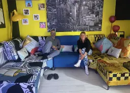 “Felices con nuestro sofá”