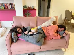 Los probando el nuevo sofa
