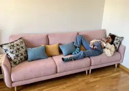 Más largos que anchos  con Fama