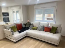 Agustito en mi sofá