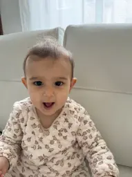 Claudia estrenando sofá