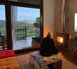 A la luz de la chimenea