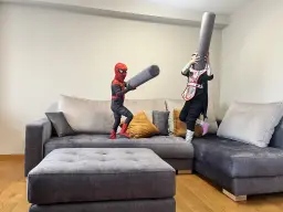 Llegó el sofá y ……fiesta!!!!!