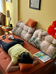 Probando el sofá me quede dormida