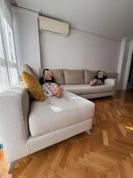 Los Grinch se apoderan del sofá.