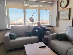 DISFRUTANDO DEL RECIEN INSTALADO SOFA