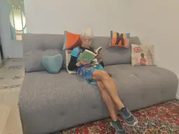 La abuelita disfrutando de un merecido descanso