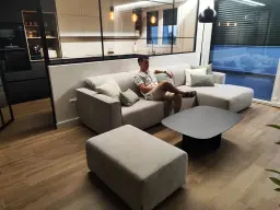 DESCANADO EN MI NUEVO SOFA