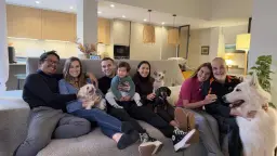 Toda la piña junta en nuestro sillón