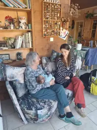 Un bebe tiut neuf pour un canapé tout neuf