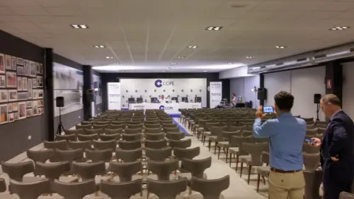 Auditorio antes de comenzar Herrera en Cope