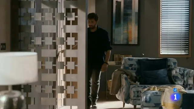 Helsinki armchair in the TV series Ifamily